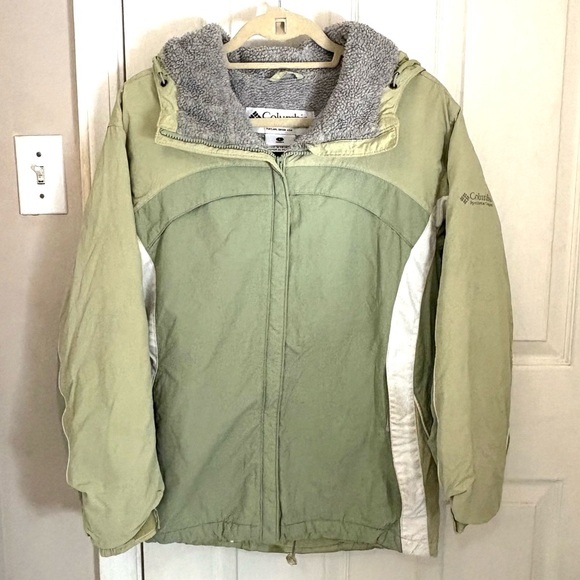 Columbia Super Warm Winter Coat in Light Green - Picture 1 of 12